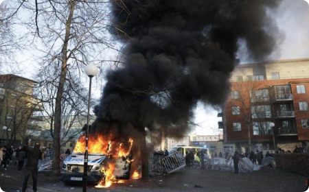 Ve Švédsku se mladí Arabové střetávají s policií