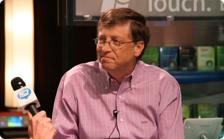 Bill Gates financuje politické neziskové organizace brojící proti Muskovi