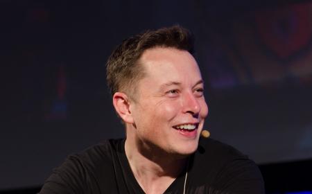 Elon Musk koupil sociální síť Twitter