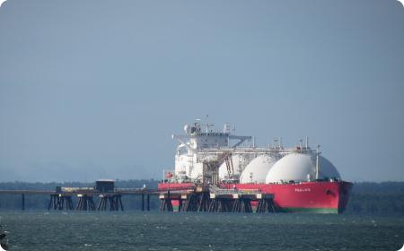 Lodí na LNG je málo