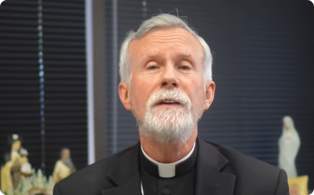 Biskup Joseph Strickland lituje současného zmatku v církvi