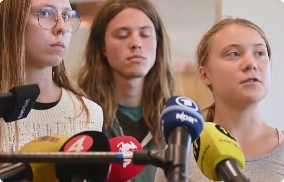 Gretu Thunbergovou musela z akce odvést policie