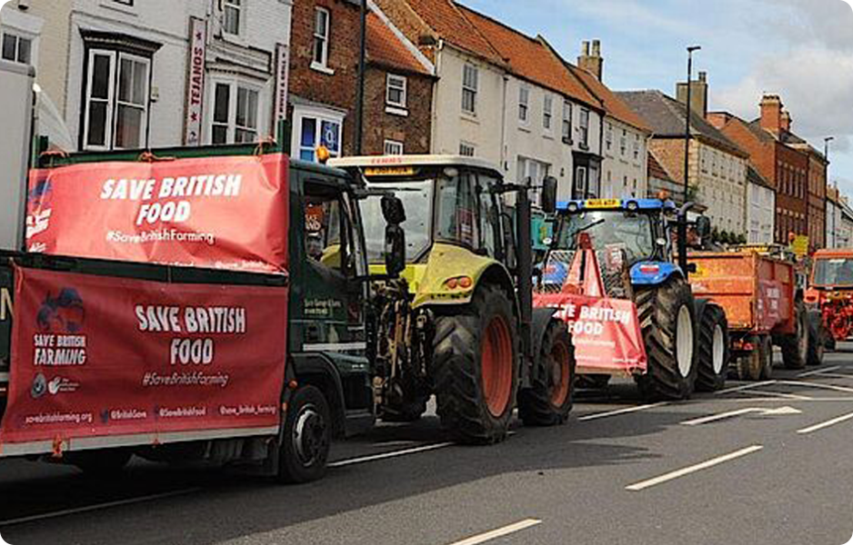 Britští zemědělci demonstrují proti obchodní a zelené klima ekopolitice